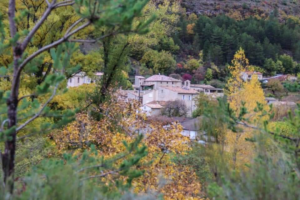 village ,vue du chemin de Villette